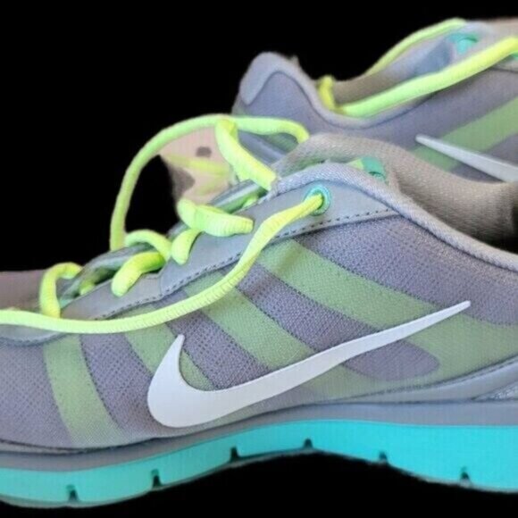 Nike Air Running Shoes 8 1/2 Women's Training Total Core neon athletic TR488111 - Picture 13 of 15